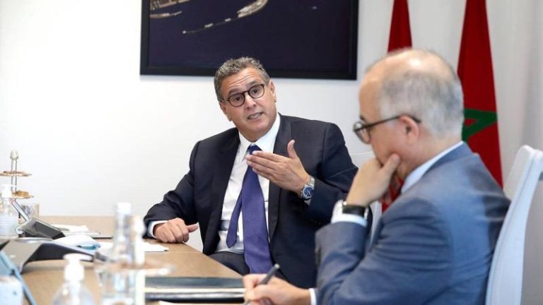 الحكومة تجمد النظام الأساسي وتواصل الحوار مع النقابات التعليمية