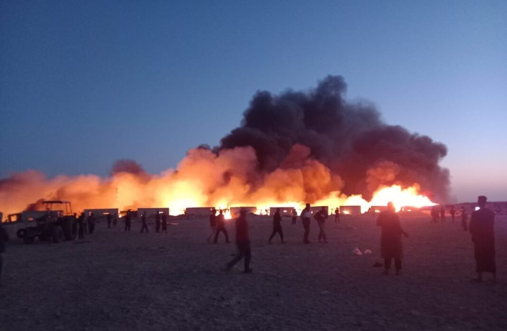 الداخلة.. حريق يخلف خسائر كبيرة في قرية صيد الداخلة.. حريق يخلف خسائر كبيرة في قرية صيد