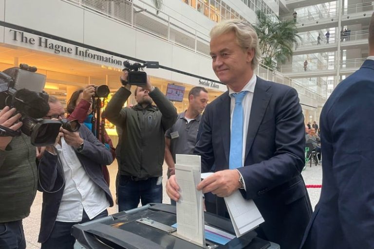 اليمين المتطرف يفوز بالانتخابات في هولندا