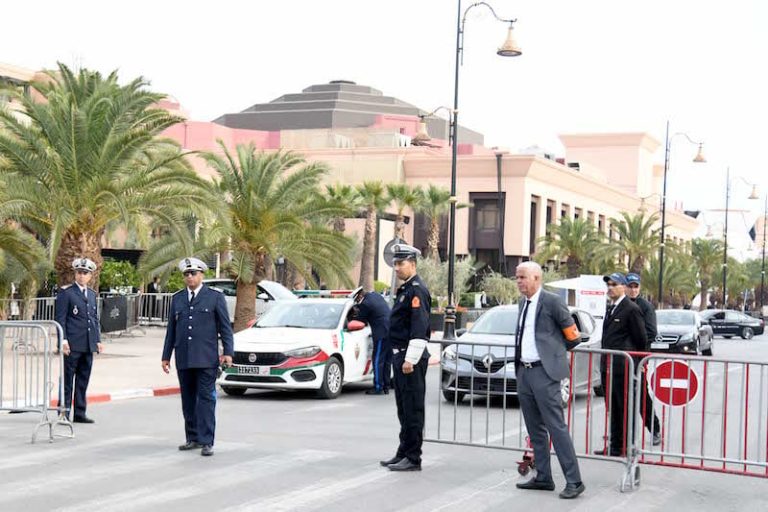 تعزيزات أمنية ترافق مهرجان مراكش.. وجماهير تتجمع في غياب "البساط الأحمر"