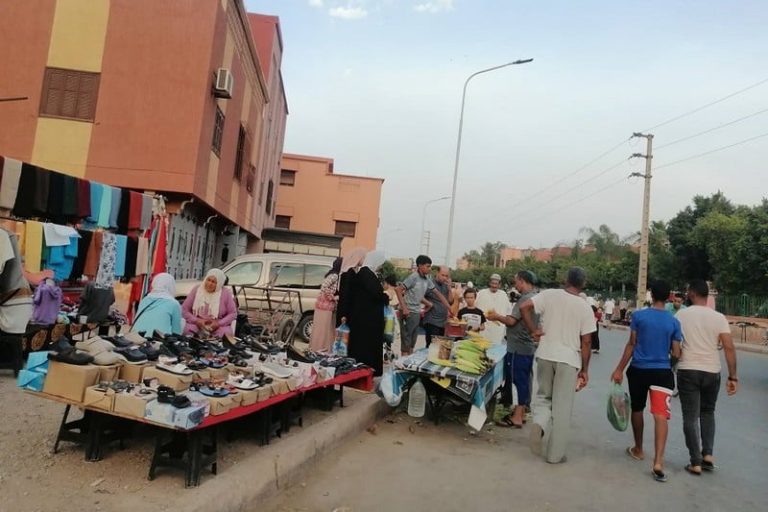جمعيات حماية المستهلك تدعو إلى تقنين وتضريب التجارة المتجولة في المغرب