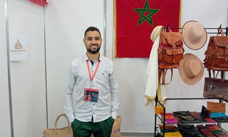 حرفيون شباب يحملون مشعل التعريف بالثقافة المغربية في "معرض نيروبي" حرفيون شباب يحملون مشعل التعريف بالثقافة المغربية في