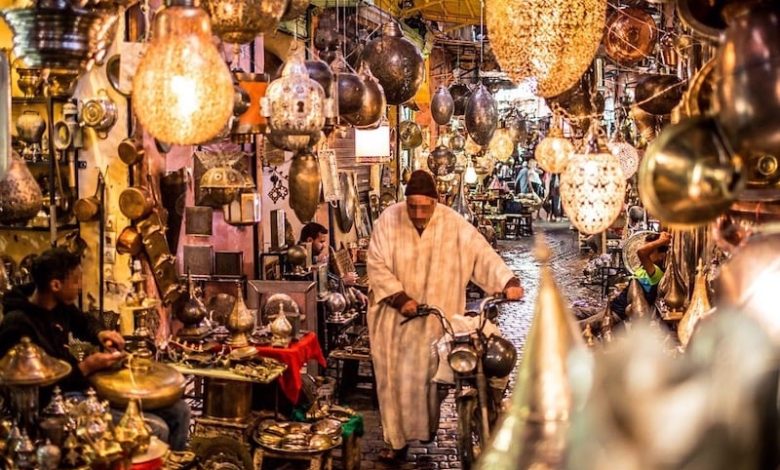 عمور: السياحة تنعش الصناعة التقليدية .. والدعم يعالج أضرار "زلزال الحوز" عمور: السياحة تنعش الصناعة التقليدية .. والدعم يعالج أضرار