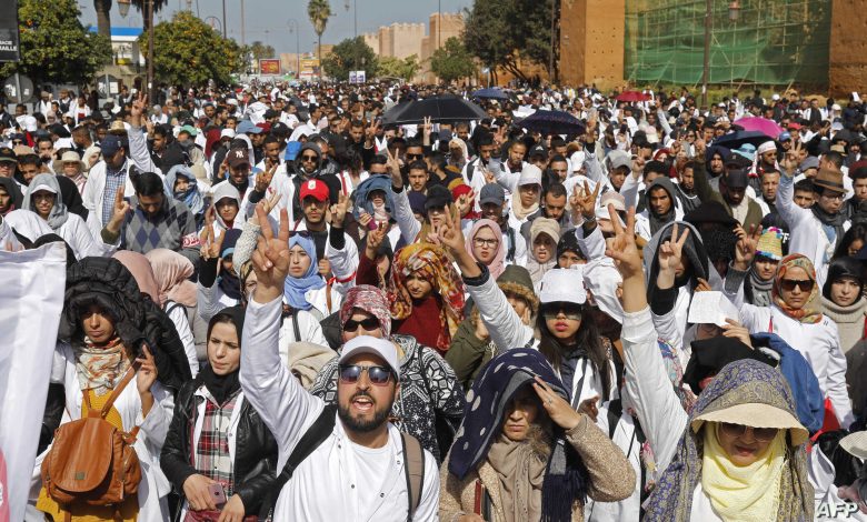 فيدرالية تحمل “حكومة أخنوش” مسؤولية حرمان التلاميذ من الدراسة فيدرالية تحمل “حكومة أخنوش” مسؤولية حرمان التلاميذ من الدراسة