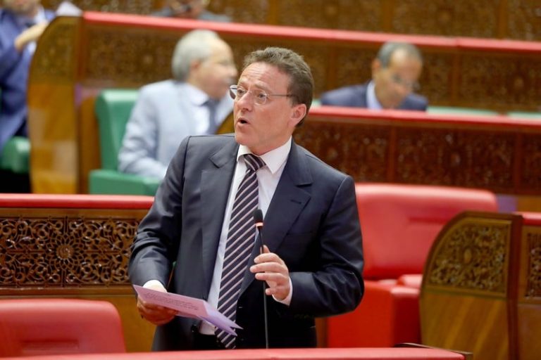 وزير النقل يرجع ارتفاع أسعار الرحلات الجوية والبحرية إلى غلاء المحروقات