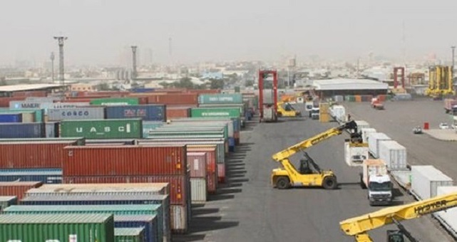 أرباب ومهنيو الشاحنات والرافعات بالموانئ يدشنون الاحتجاج ضد غلاء الغازوال بإضراب