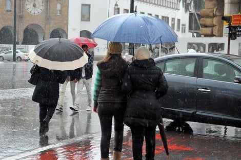 أمطار قوية أحيانا رعدية وتساقطات ثلجية مرتقبة من الأربعاء إلى الجمعة