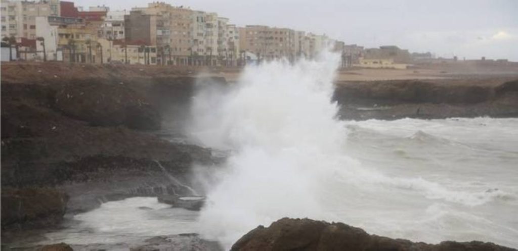 أمواج عاتية مرتقبة ابتداء من يوم الأحد على السواحل الأطلسية بين أصيلة و طرفاية