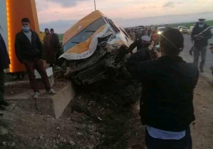 إصابة 17 تلميذا بجروح خفيفة في حادث سير بسطات