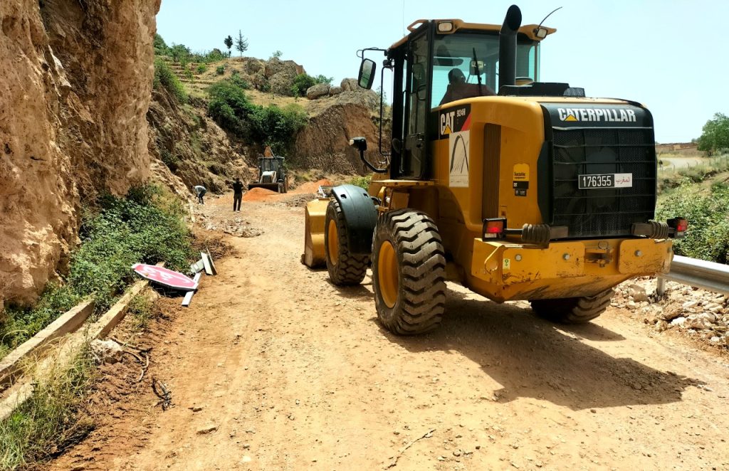 إعادة فتح الطريق الإقليمية بين عين اللوح وزاوية إفران أمام حركة السير