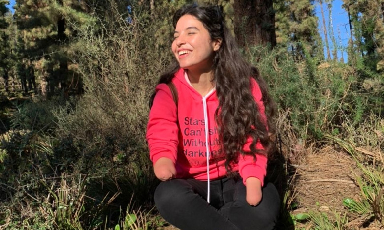 إكرام بكير تتحدى الإعاقة لتتحول إلى أيقونة الأمل والتفاؤل