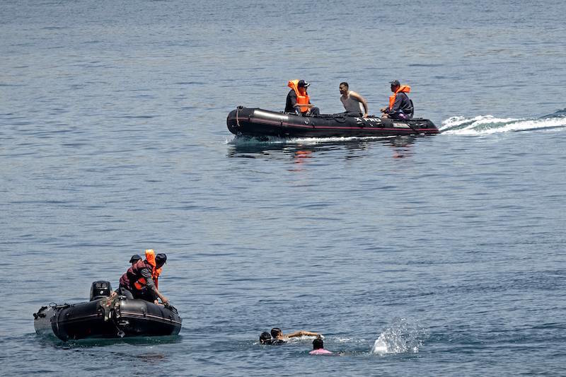 البحرية الملكية تقدم المساعدة لـ743 مرشحا للهجرة غير الشرعية من جنسيات مختلفة البحرية الملكية تقدم المساعدة لـ743 مرشحا للهجرة غير الشرعية من جنسيات مختلفة