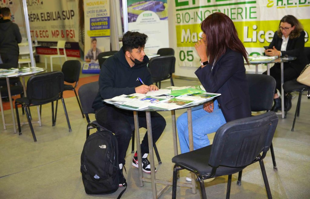 الدار البيضاء.. انطلاق الملتقى الدولي للإجازات والماستر والتكوين المستمر