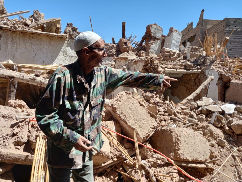 العثور على عروسين تزوجا منذ أسبوع تحت الأنقاض.. قصة مؤلمة يرويها مسن نجا من الكارثة