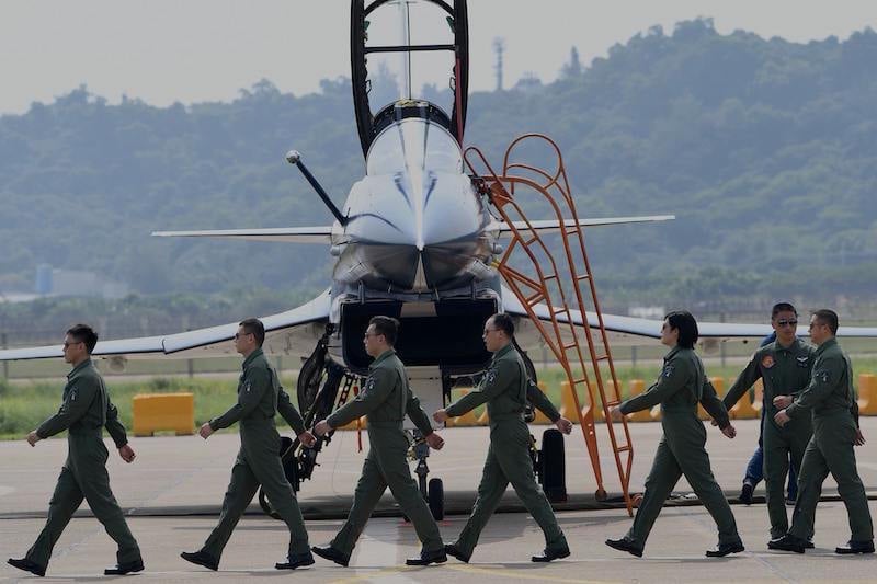 برلمان الصين يقصي مسؤولين عسكريين