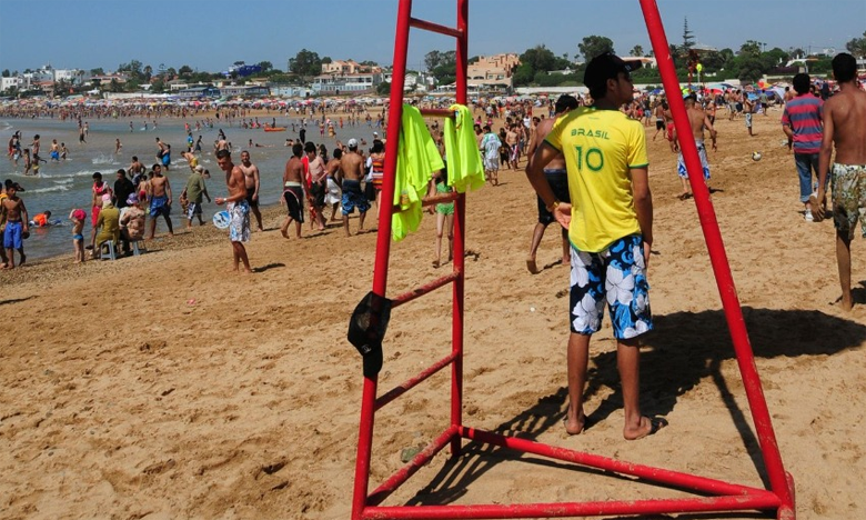 تحديد 17 شاطئا محروسا للسباحة..والي طنجة تطوان الحسيمة يزف بشرى سارة إلى سكان الجهة بخصوص موسم الاصطياف
