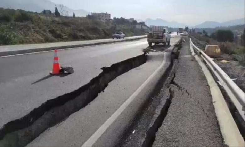 تحويل موضعي لحركة السير بالطريق الوطنية رقم 2 بين تطوان وشفشاون جراء انجراف للتربة