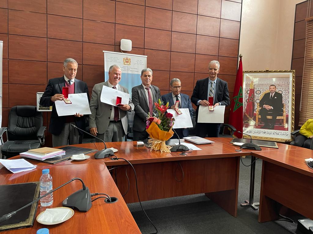 تسليم أوسمة ملكية على أساتذة وإداريين بجامعة شعيب الدكالي