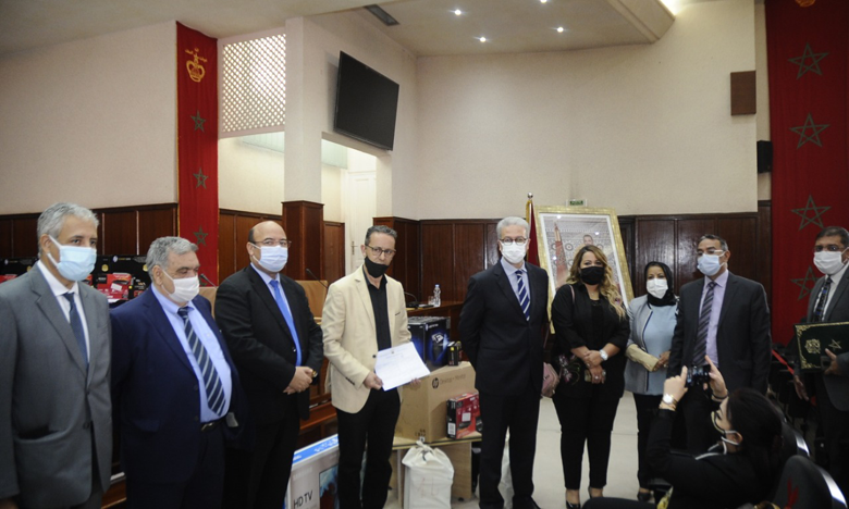 توزيع أجهزة معلوماتية وسمعية بصرية لفائدة 25 ناديا بيئيا على مستوى المؤسسات التعليمية بمراكش