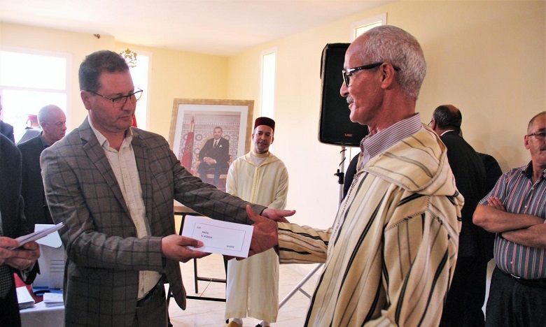 توزيع إعانات مالية على أصحاب المنازل المتضررة من حرائق الغابات بالعرائش