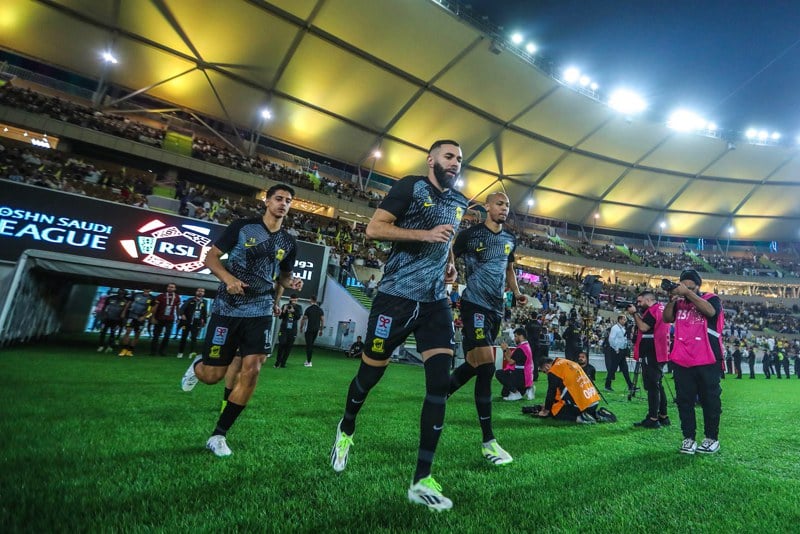 جمهور كرة القدم السعودي يترقب صفقات جمهور كرة القدم السعودي يترقب صفقات