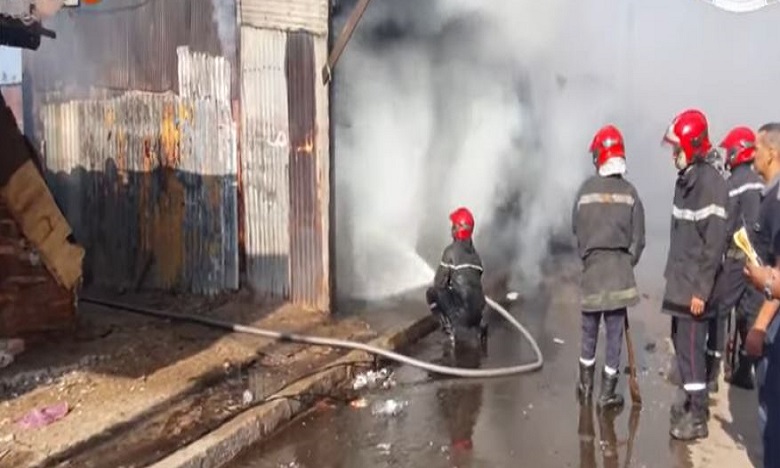 حريق يلتهم 7 محلات تجارية بـ"سوق الأربعاء" بالبيضاء