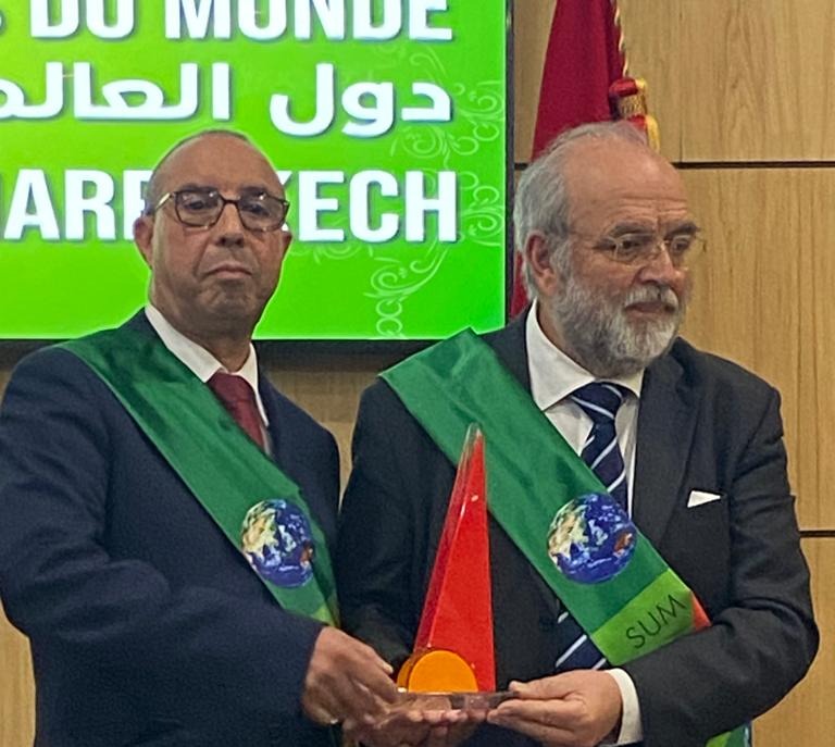 رئيس جامعة القاضي عياض يتوج بالجائزة الشرفية لمؤسسة دول العالم المتحدة