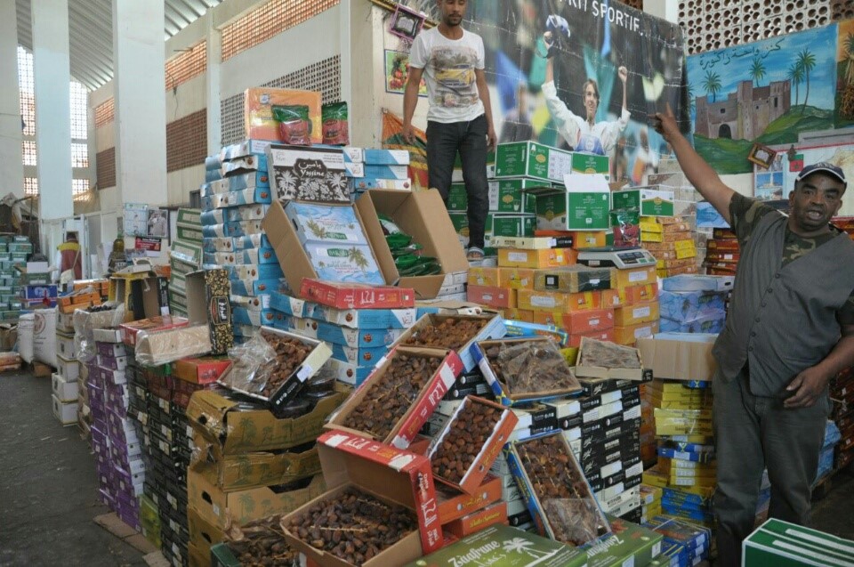رمضان ينعش الحركة التجارية بالسوق المركزي لبيع التمور بمراكش رمضان ينعش الحركة التجارية بالسوق المركزي لبيع التمور بمراكش