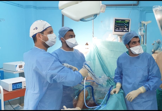 سابقة بالمستشفى الإقليمي لأزيلال .. فريق طبي يعيد بناء الرباط الصليبي لركبة مواطن