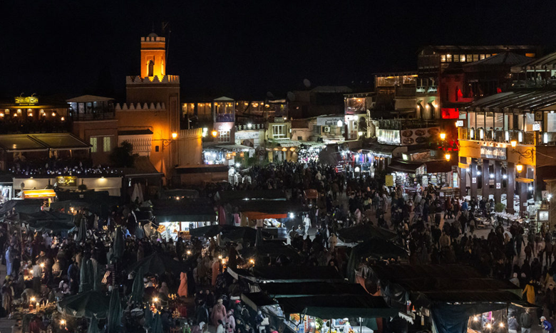 ساحة جامع الفنا تستعيد عافيتها مع استئناف رواد الحلقة لأنشطتهم وتوافد السياح المغاربة والأجانب