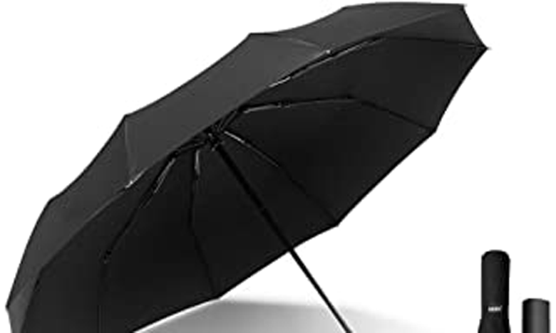 فاس.. حركة تجارية ملحوظة لبيع المظلات وثمنها يتراوح بين 35 و70 درهما