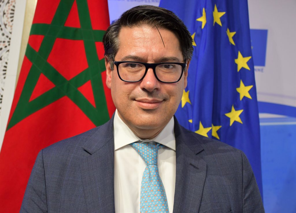 فاس: نائب رئيس البنك الأوروبي للاستثمار يطلع على مشاريع تكنولوجية بالجامعة الأورومتوسطية تصوير: حسن سرادني