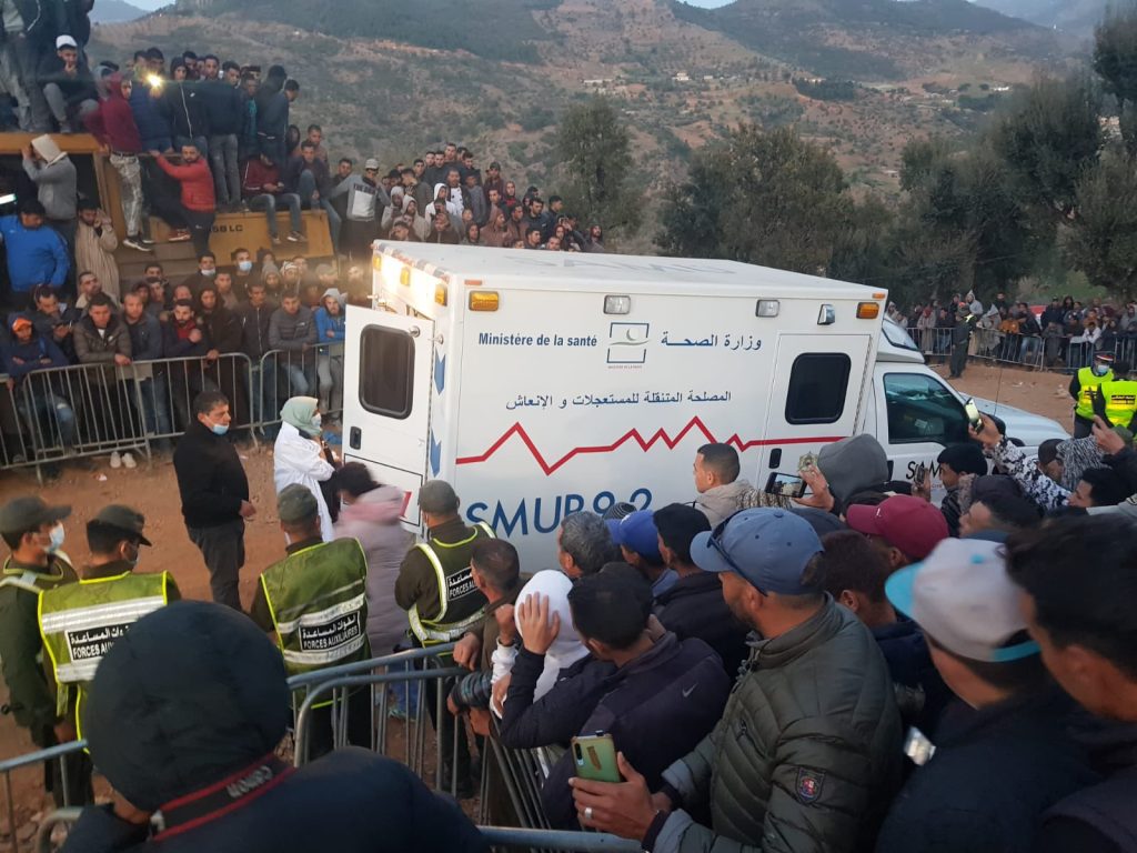 فرق الإنقاذ المغربية تنجح في انتشال الطفل ريان دون معلومات عن حالته الصحية