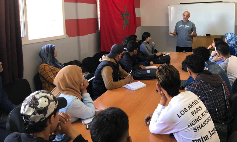 مراكش: أزيد من 20 شاب وشابة يستفيدون من دورة تكوينية في مجال التداول والبورصة