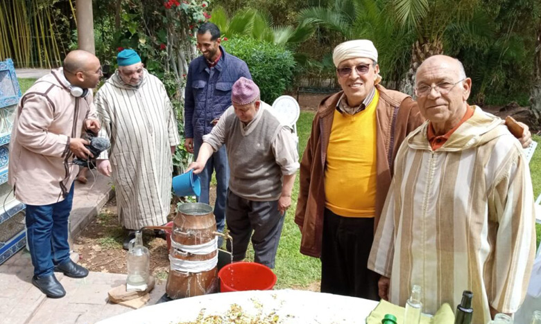 مراكش تحيي عادات وتقاليد المملكة بتنظيم حفل تقطير ماء زهر البرتقال (الزهرية)