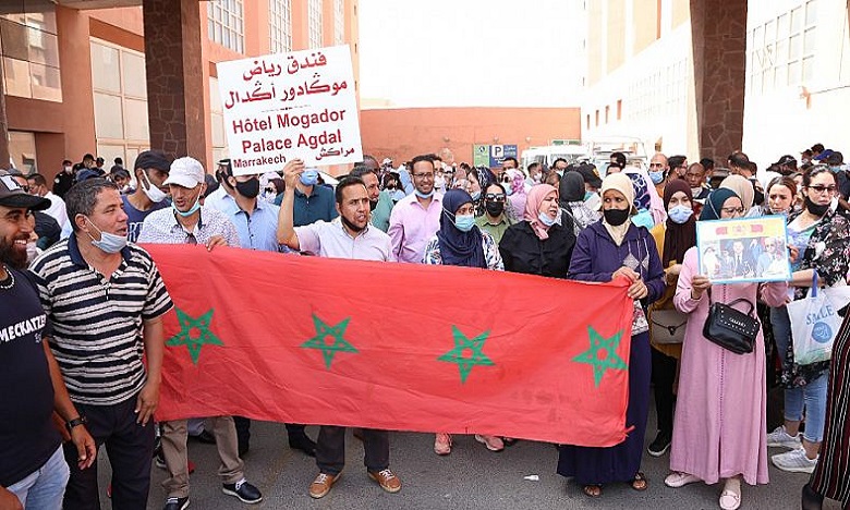 مراكش: عمال 6 مؤسسات سياحية يواصلون الاعتصام احتجاجا على "التشريد" ويطالبون بـ "الانصاف"
