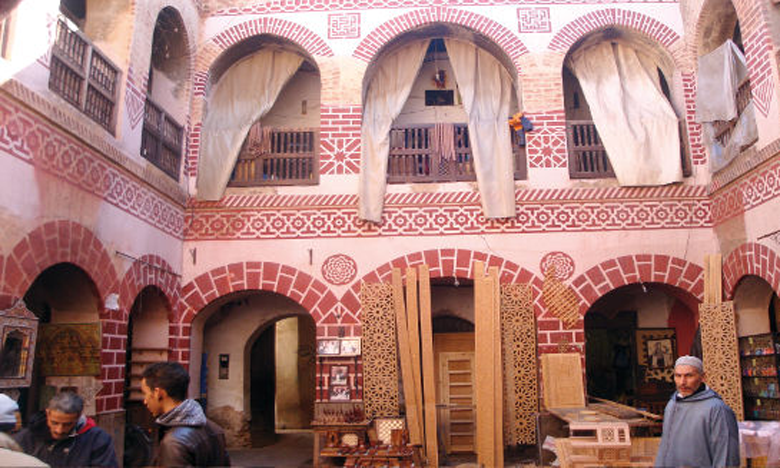 معاناة صناع تقليديون بعد إقصائهم من برنامج إعادة تأهيل وترميم الفنادق العتيقة بمراكش