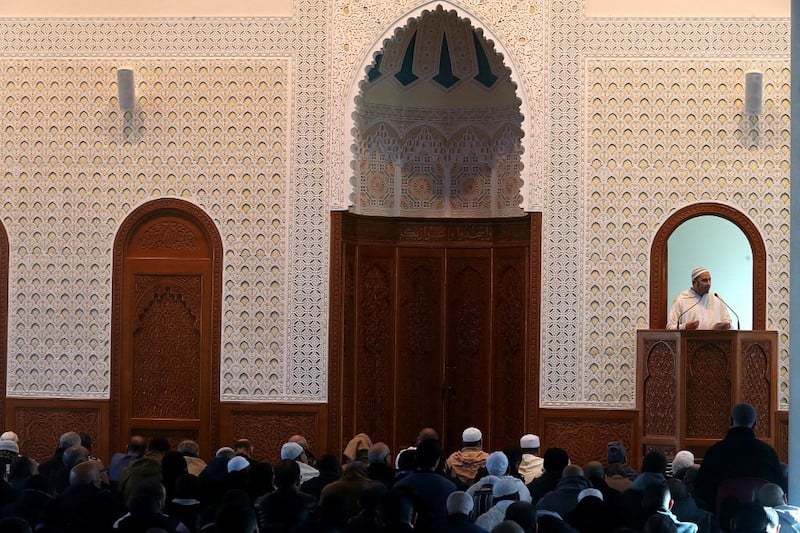 منع فرنسا استقدام أئمة المساجد الأجانب .. "وصفة دينية" أم مقاربة تحصينية؟