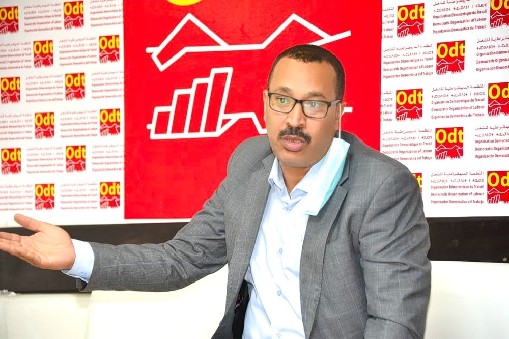 نقابيون يدعون الحكومة إلى تخصيص تعويض عن "الهندام" للموظفين داخل المرفق العمومي