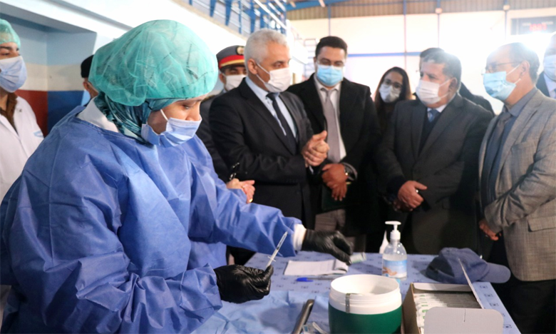 وزير الصحة يشيد بظروف التلقيح على المستوى الوطني خلال تفقده عملية التطعيم بإقليم خنيفرة