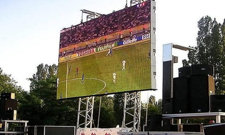 آسفي .. وضع شاشتين كبيرتين لتسهيل تتبع مجريات مباراة المغرب وفرنسا في أجواء حماسية
