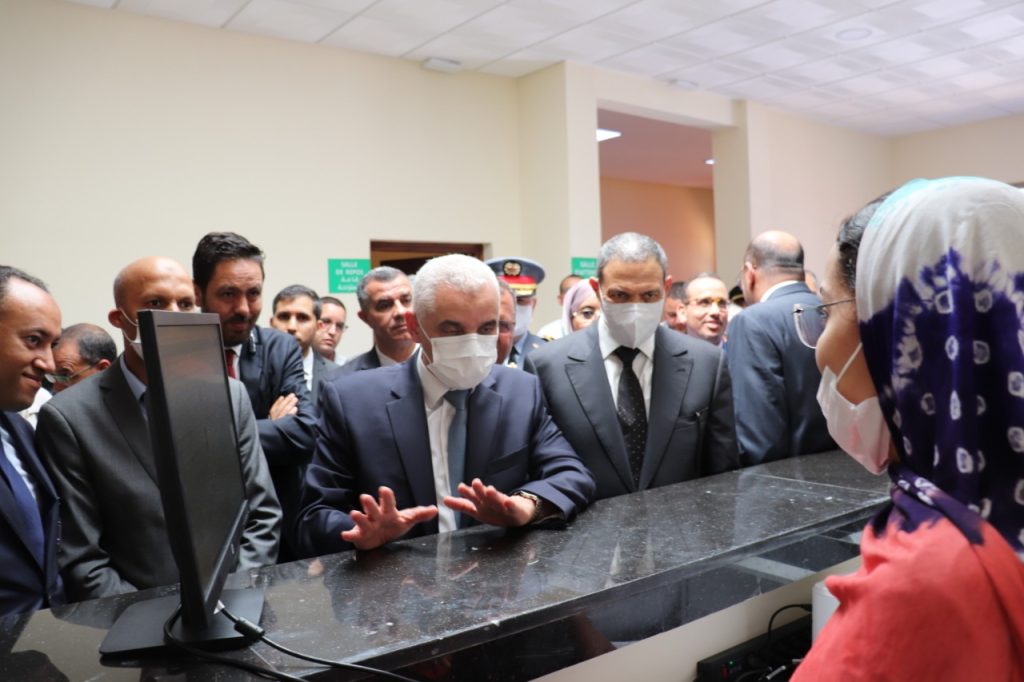 آيت الطالب يتفقد عددا من المشاريع الصحية بالعيون