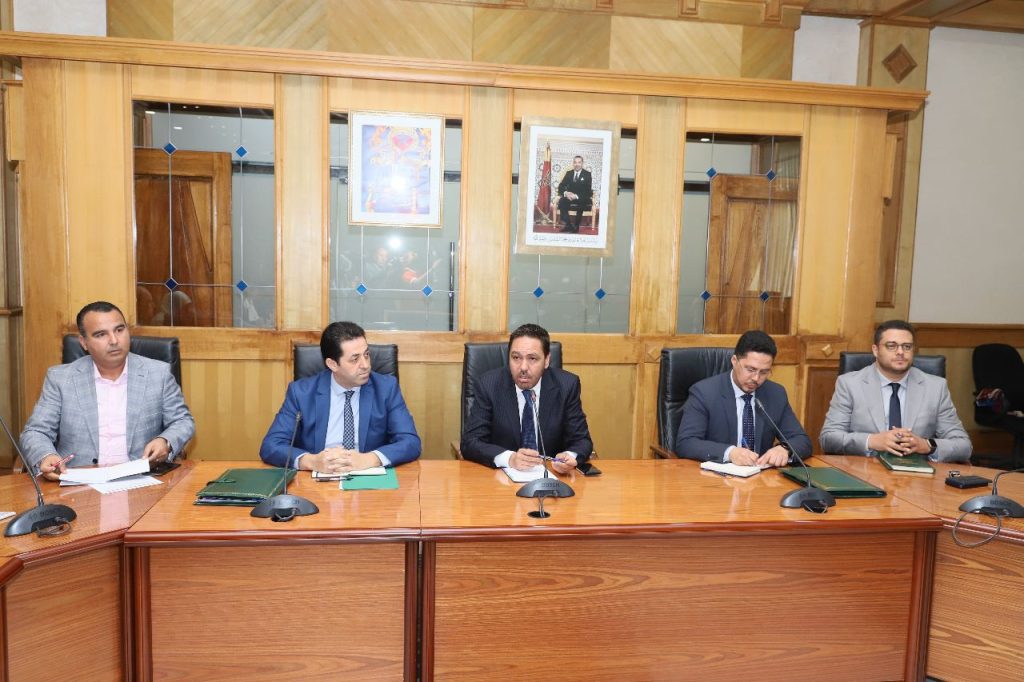 أبرزه دراسة مشروع القانون 98-18 .. وزارة الصحة تمتص غضب الصيادلة باتفاق مشترك مع النقابات الأربع