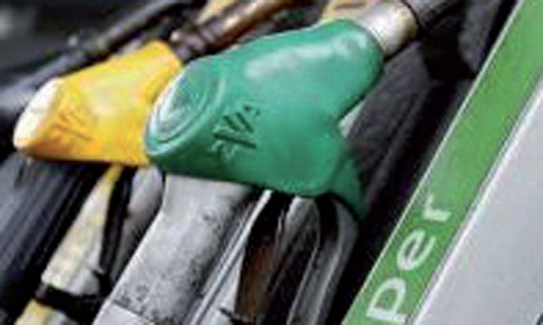 أسعــار الـمحروقـات تشـعـل فتـيل الاحـتجـاج والإضــراب في قطــاع النقـل الطـرقي