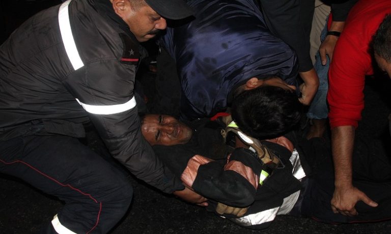 أصيب خلاله إطفائيان.. حريق سوق القريعة يلتهم 20 محلا وتعبئة 40 عنصرا و8 شاحنات إطفاء لإخماده