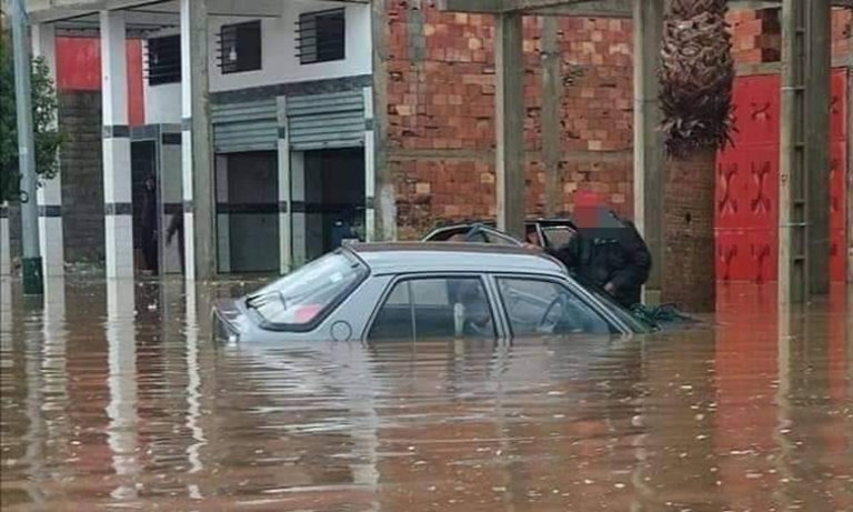 أمطار رعدية تغرق مركز جماعة والماس ..السيول غمرت المنازل وألحقت أضرارا بالمحاصيل الزراعية