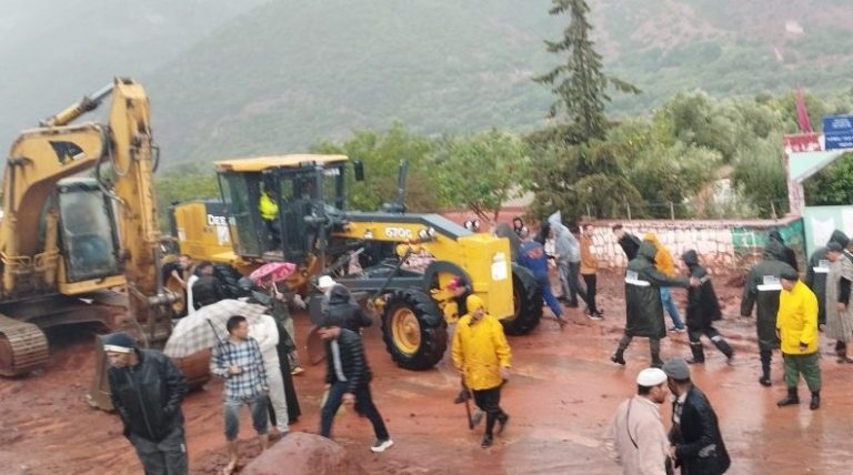 أمطار رعدية تقطع طريق أوريكا وترفع منسوب مياه وادي إيسيل بمراكش