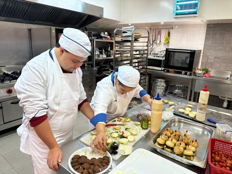 أول كشك تموين متنقل للأشخاص ذوي الثلث الصبغي لتعزيز ولوجهم إلى سوق الشغل