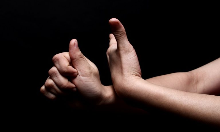 إدراج دروس بلغة الإشارة ضمن دروس التعليم "عن بعد" ابتداء من الاثنين على قناة "العيون"