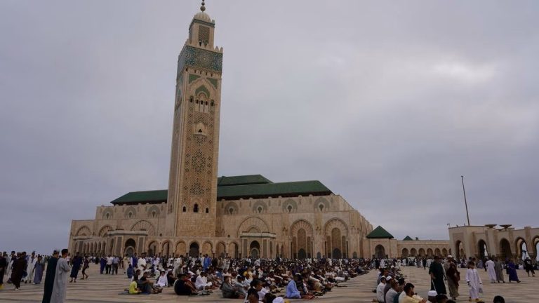 إقامة صلاة الغائب ترحما على أرواح شهداء الزلزال بمختلف مساجد جهات المملكة